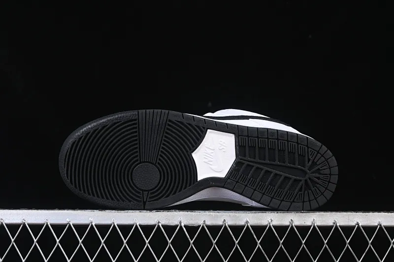All Categories Nk SB Dunk Series Nk SB Dunk Low Low-top sneakers Nike SB Dunk Low Classic white and black Low-top casual sneakers HF3704-100